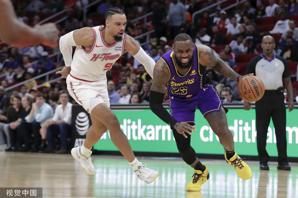 担左后卫职 担左后卫职