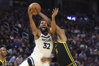 篮球比赛中 篮球比赛中